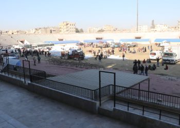 استقبال الوافدين في الملعب البلدي في مقاطعة الرقة.