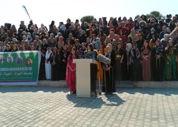 بفلسفة “المرأة، الحياة، الحرية، نبني سوريا ديمقراطية”.