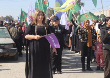 بفلسفة “المرأة، الحياة، الحرية. نبني ديمقراطية”.