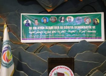 بفلسفة “المرأة، الحياة، الحرية. نبني سوريا ديمقراطية”.