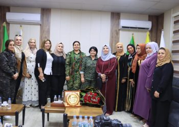 وفد من تجمع نساء زنوبيا للمقاطعات يزور مركز قوات حماية المرأة YPG.