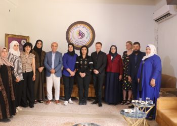 وفد أوروبي يزور تجمع نساء زنوبيا.